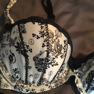 Victoria’s Secret Sexy little things bra